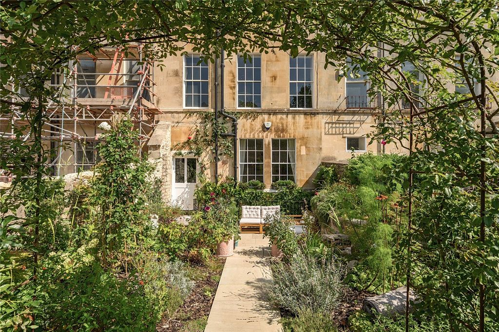 Property photo 3 of 22 Garden