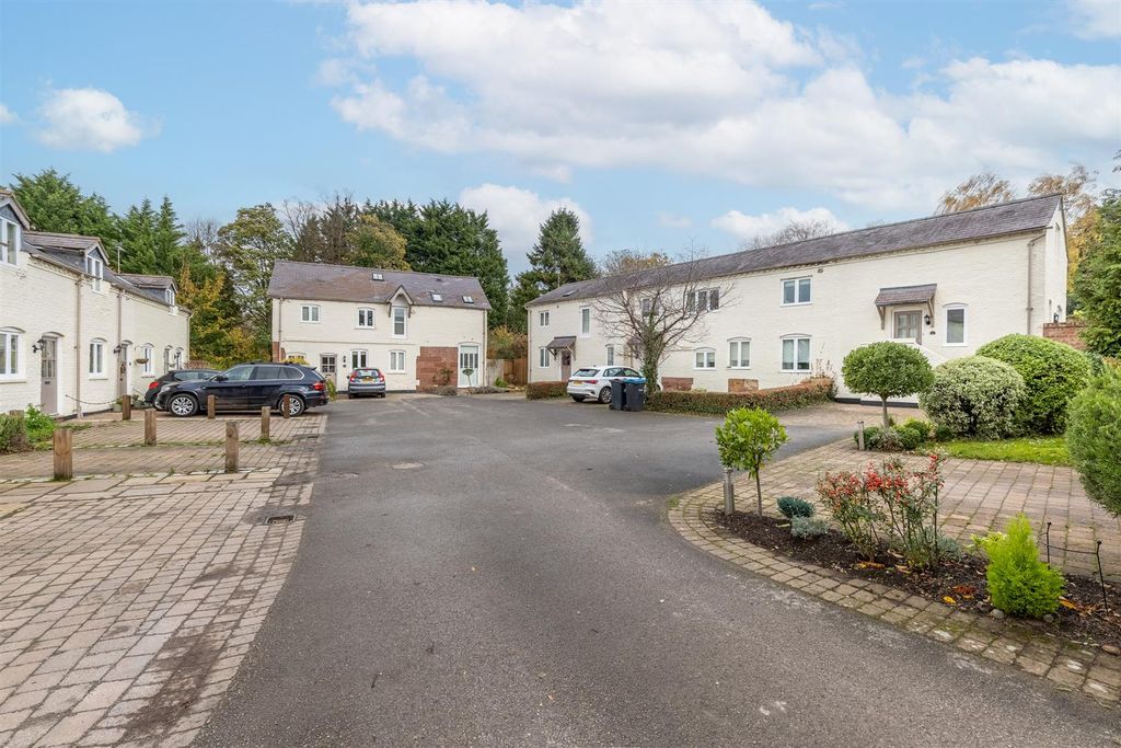 Property photo 1 of 18 8Broxtonhallmews-1.Jpg