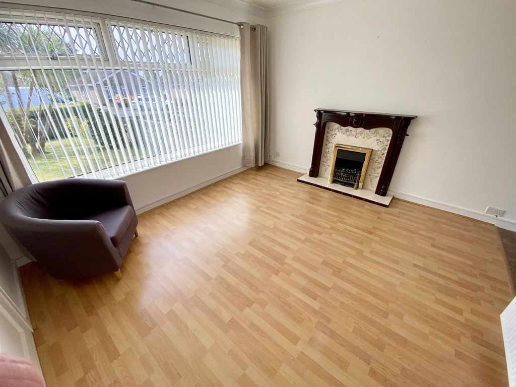 Property photo 3 of 18 Lounge