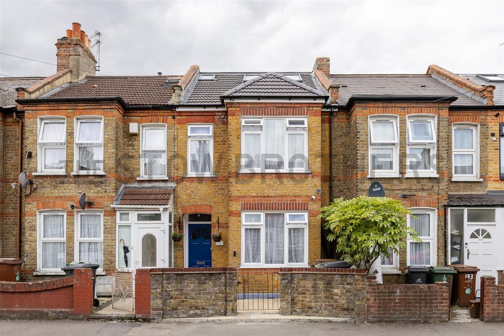 Property photo 1 of 32