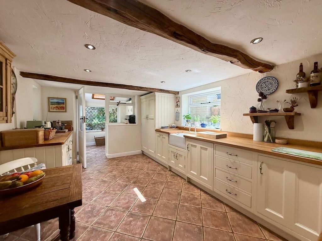 Property photo 2 of 21
