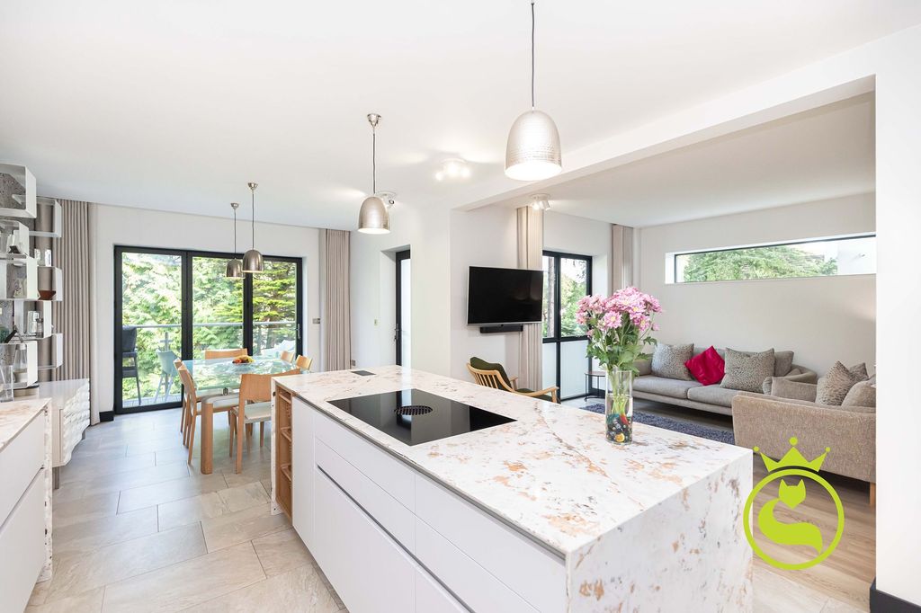 Property photo 2 of 23