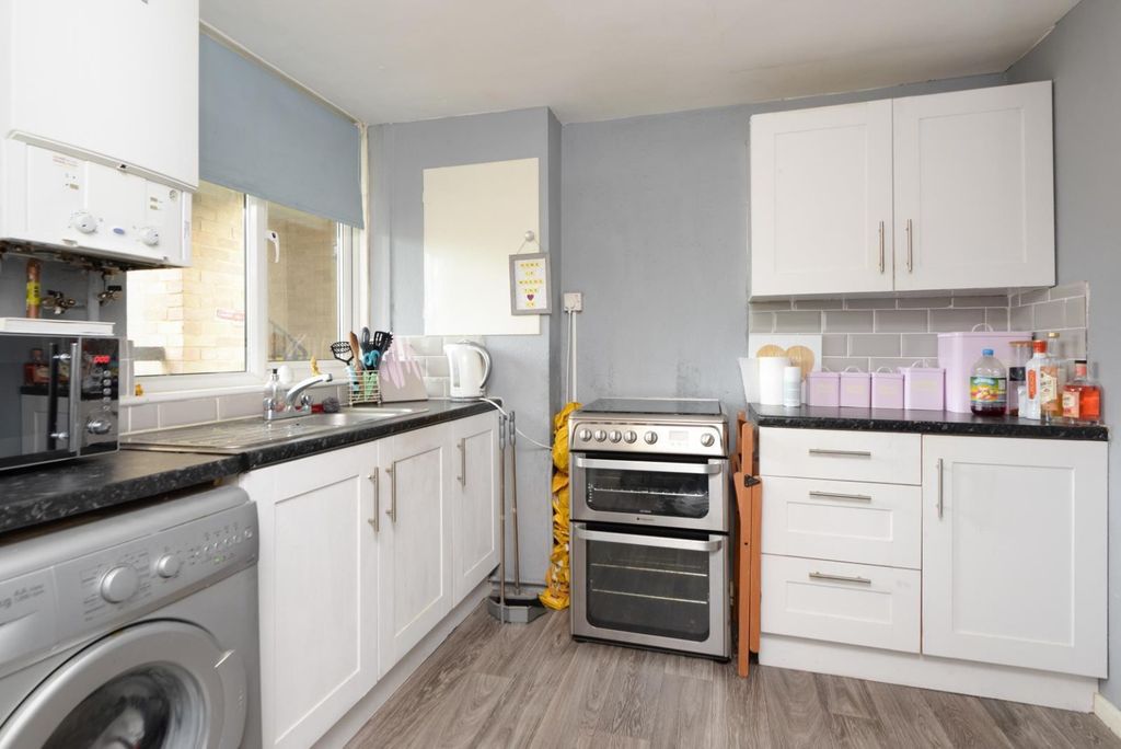 Property photo 3 of 8 413556