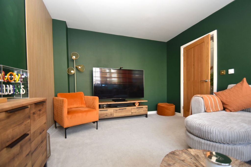 Property photo 2 of 25