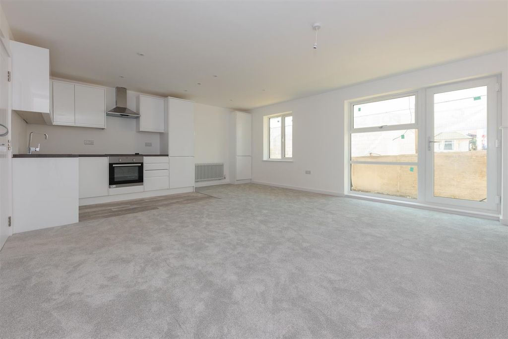 Property photo 2 of 6 2 Lincoln Ave.Jpg