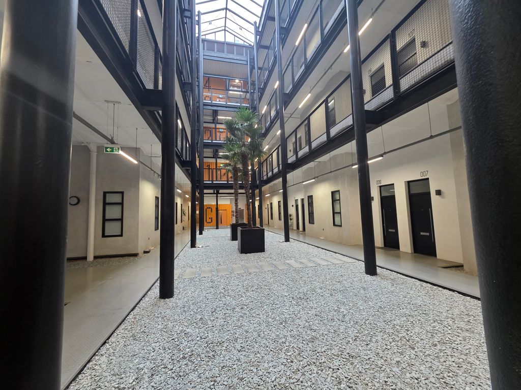 Property photo 2 of 10 Internal Communal Area
