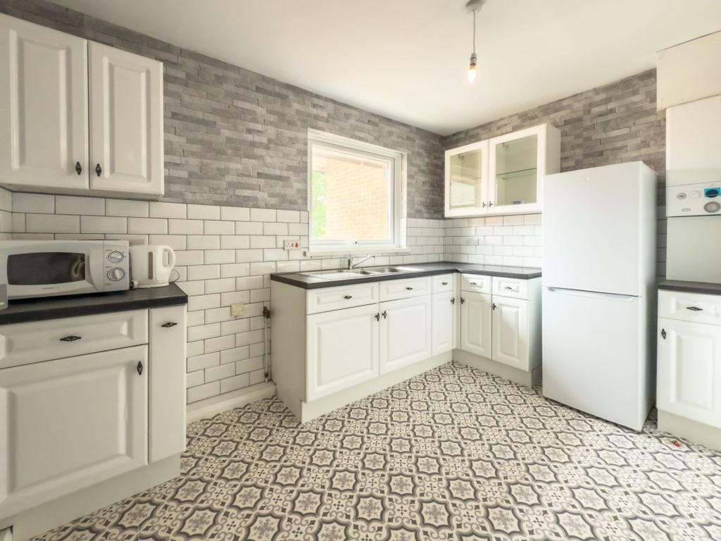 Property photo 3 of 9 Kitchen