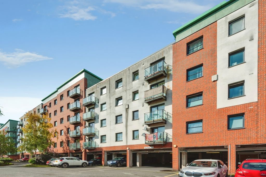 Property photo 1 of 18 Pbox-Img.Jpg