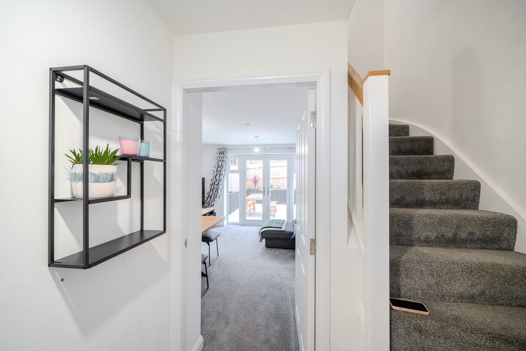 Property photo 3 of 21