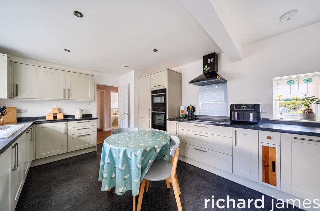 Property photo 2 of 12 6d8688Db0199485Bbe8B5A6Dd8E0118c