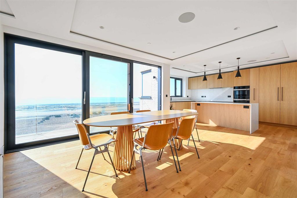Property photo 2 of 54 Beach End - Tn354Eh (63).Jpg