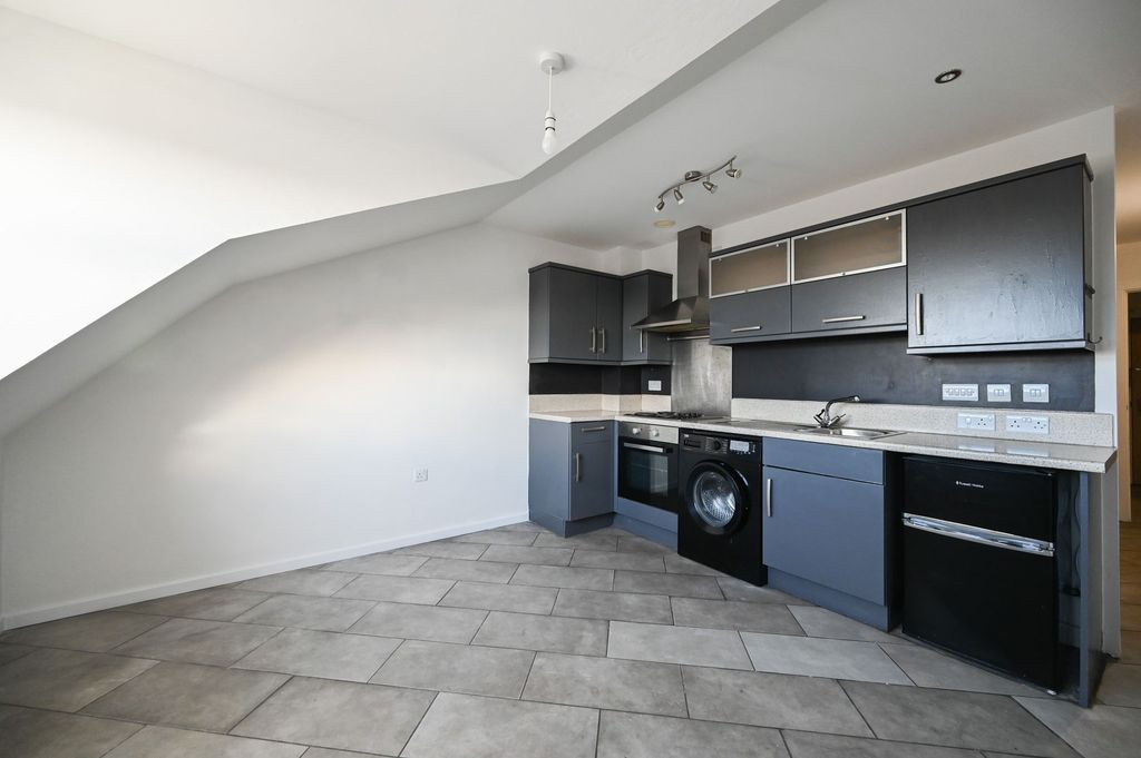 Property photo 2 of 8 Kitchen/ Living Room