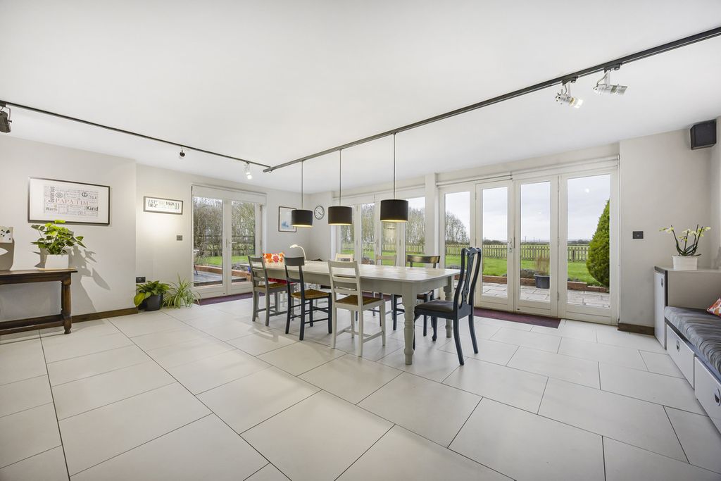 Property photo 2 of 30