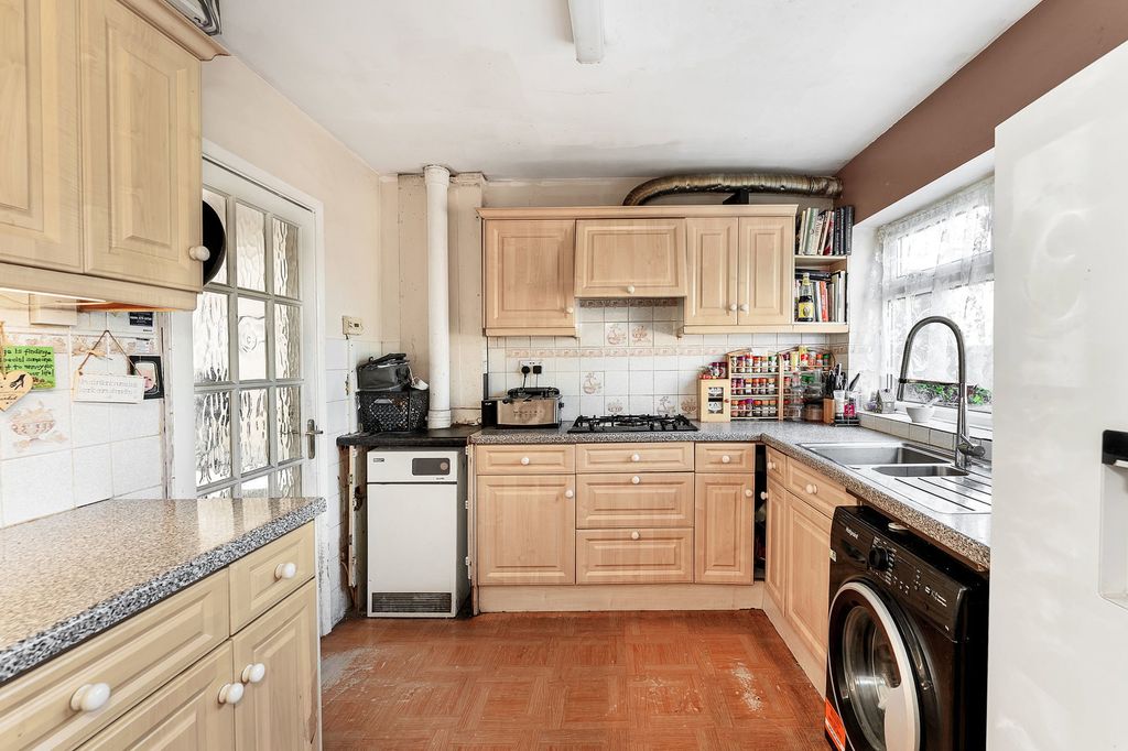 Property photo 3 of 11