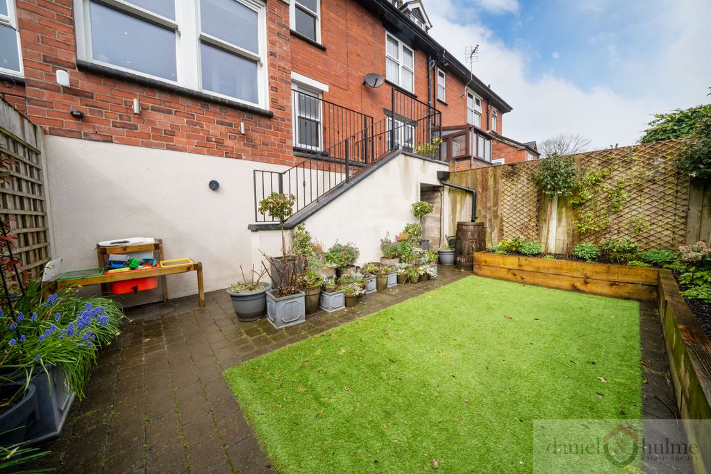 Property photo 2 of 31 29 Newcastle Road-23