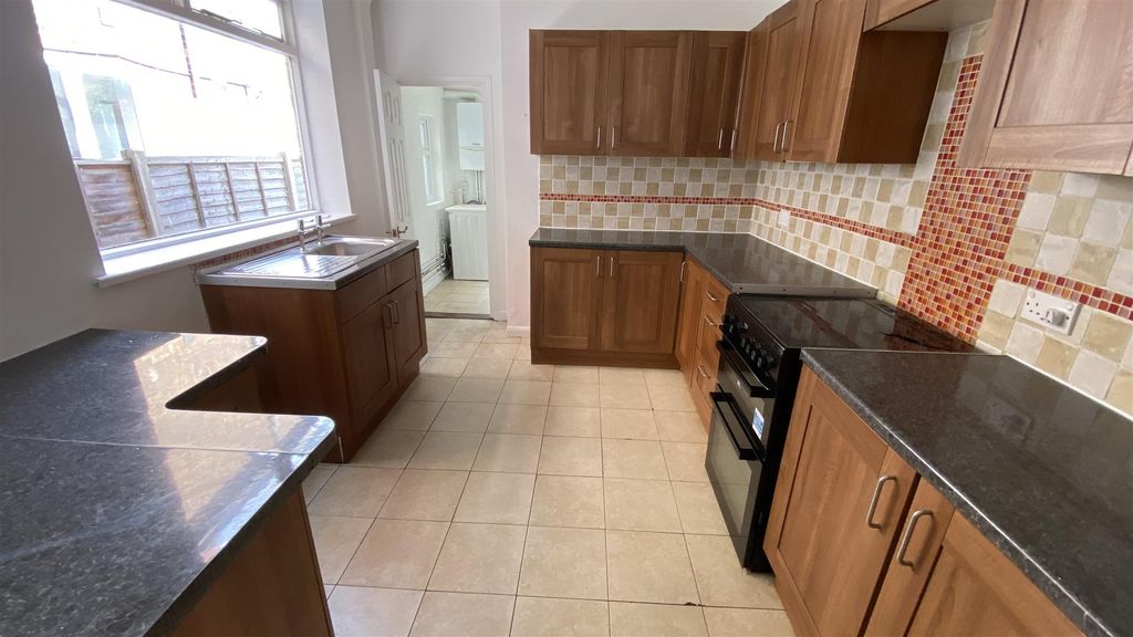 Property photo 2 of 26 Kitchen