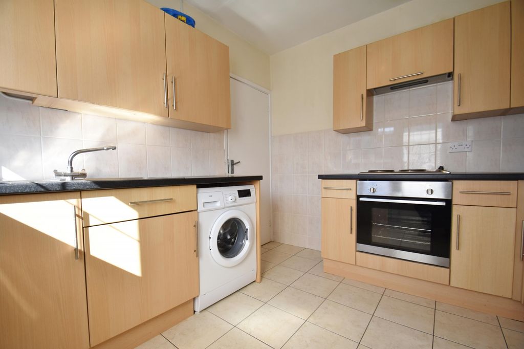 Property photo 3 of 5 Kitchen