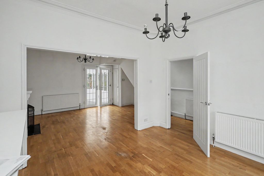 Property photo 3 of 23 48 Stanley Road, South Woodford, London, E18 2Ns