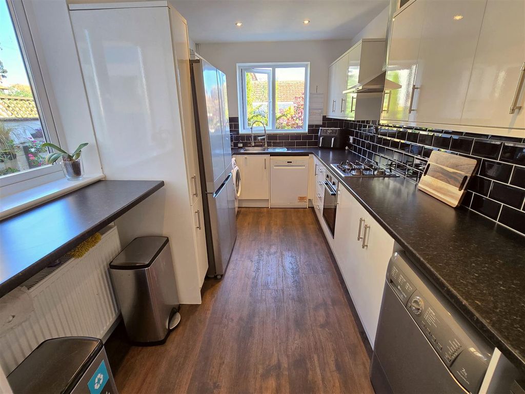 Property photo 2 of 20 Kitchen