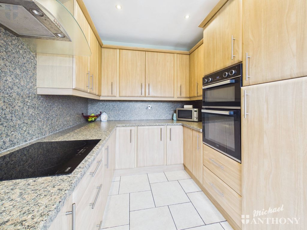 Property photo 2 of 11 Cam03852G0-Pr0668-Still001