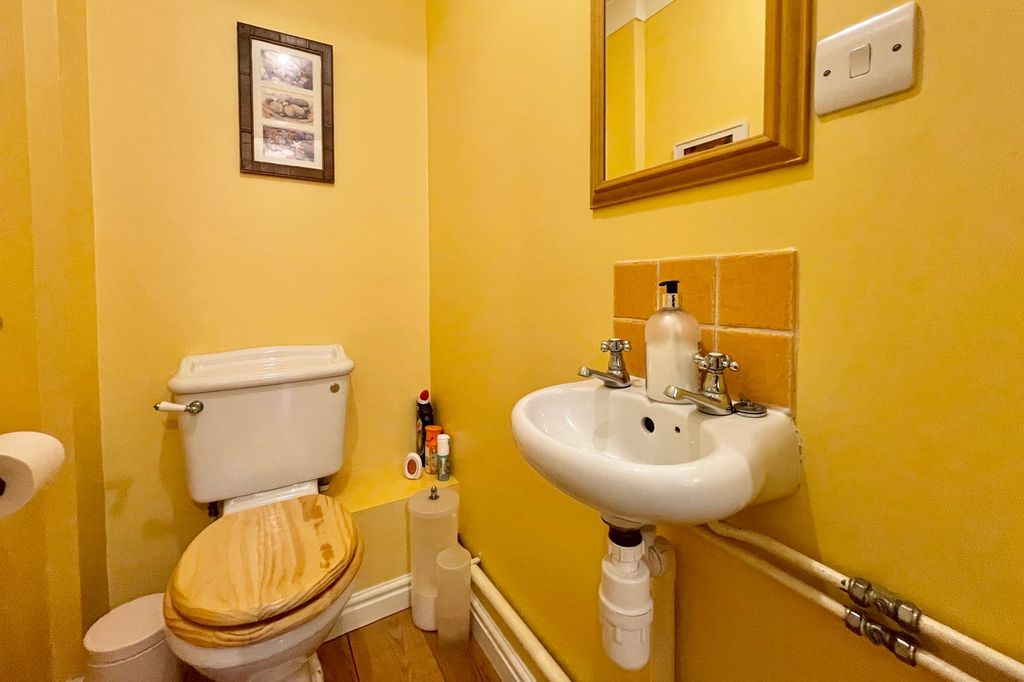 Additional image 11 of 4 bed detached house for saleSycamore Road, Farnborough GU14