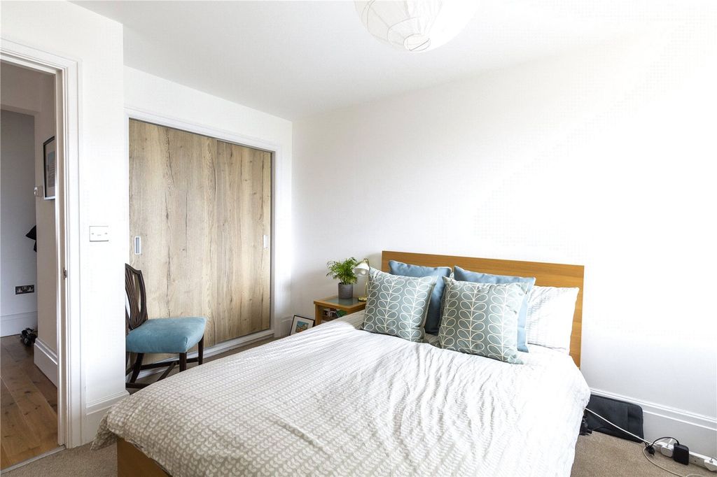 Additional image 7 of 2 bed flat for saleOakfield Road, Clifton, Bristol BS8