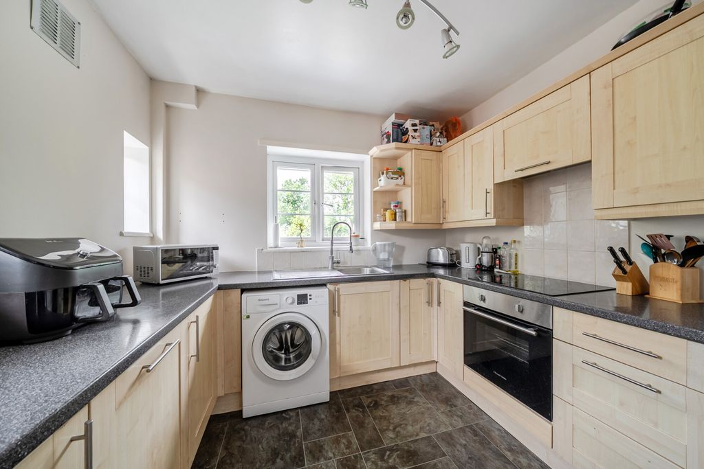 Property photo 3 of 10 1469011-8-6A19699...