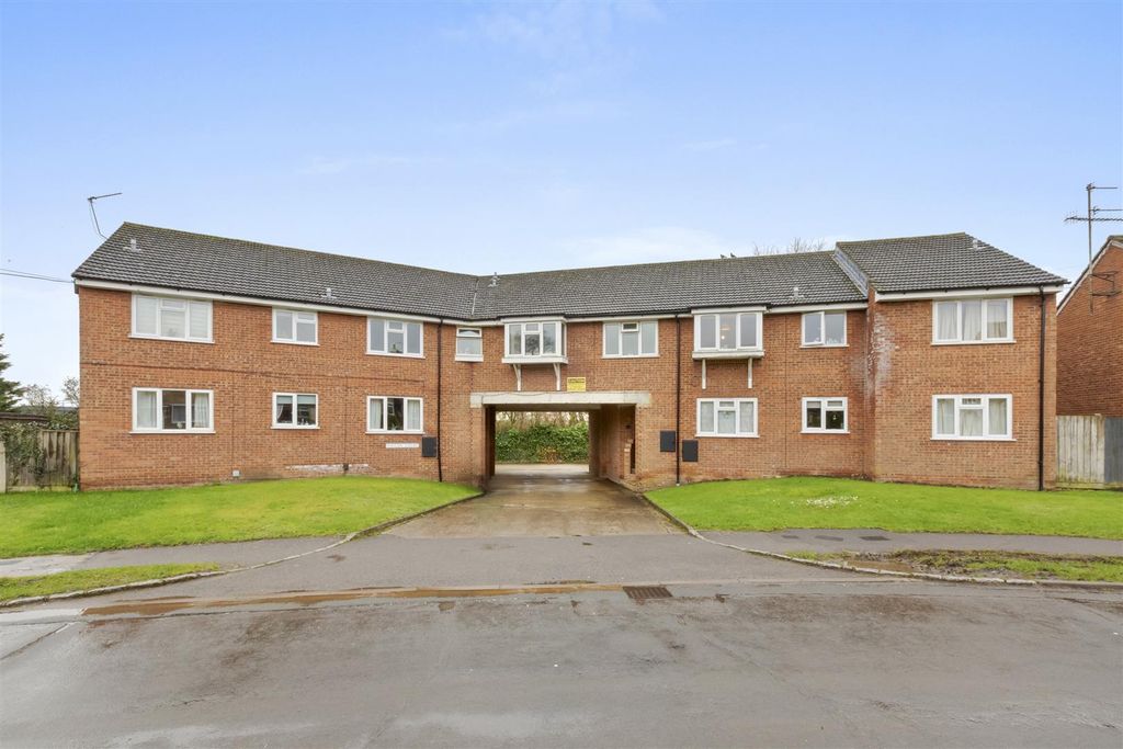 Property photo 1 of 11 Willow Court