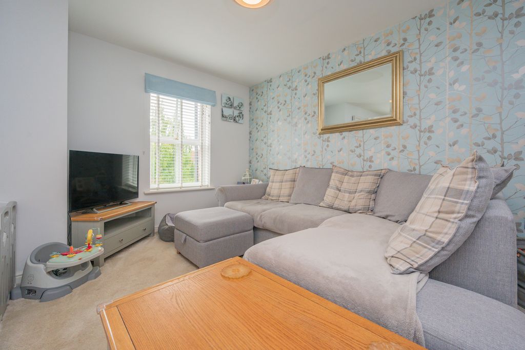 Additional image 5 of 2 bed flat for saleIronwood Avenue, Desborough, Kettering NN14
