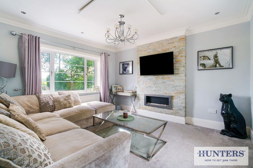 Property photo 3 of 40 94395_White House Selby Road Camblesforth (10) - C