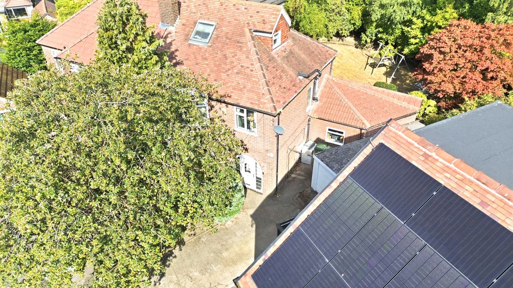 Property photo 2 of 30 Img002