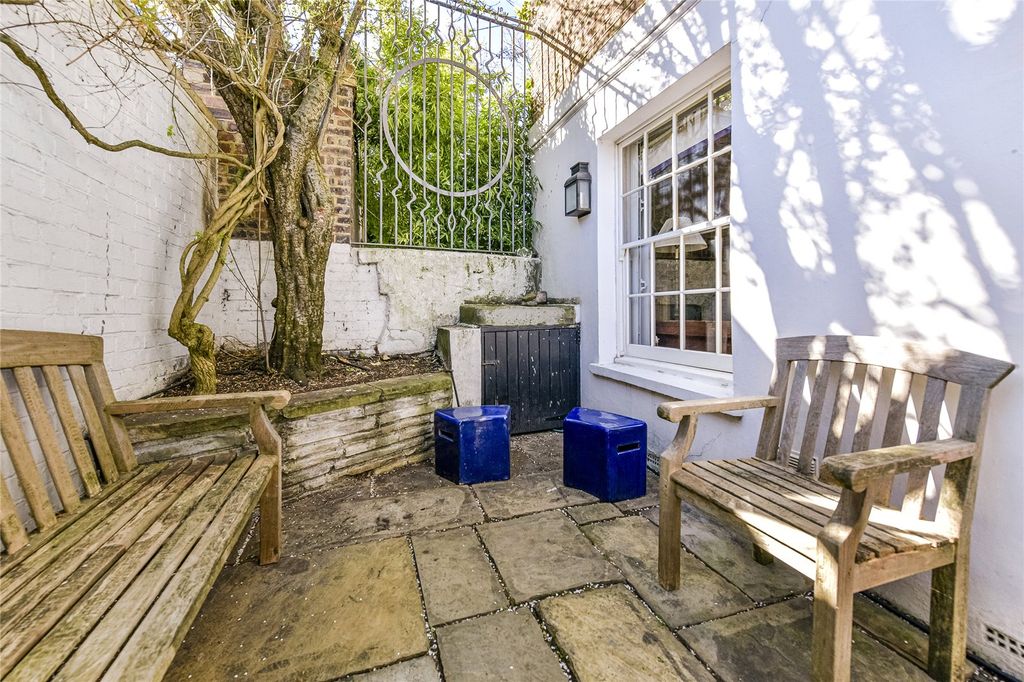 Property photo 2 of 22 Front Terrace