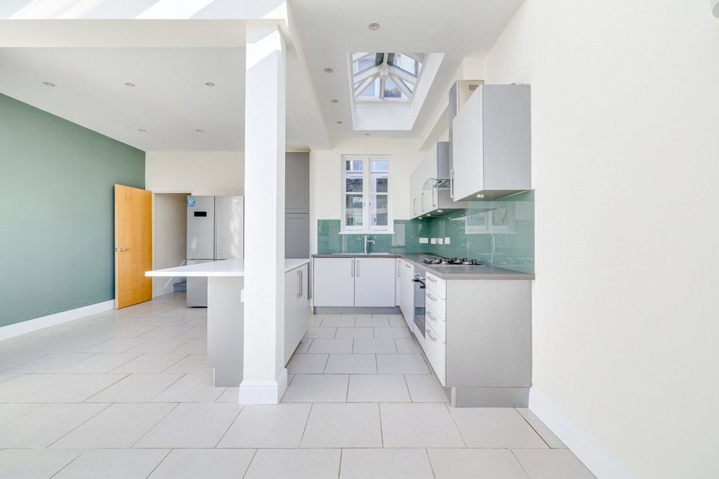 Property photo 2 of 10 Kitchen Diner
