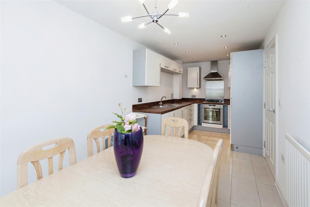 Property photo 3 of 12 Img_1671890_055.Jpg