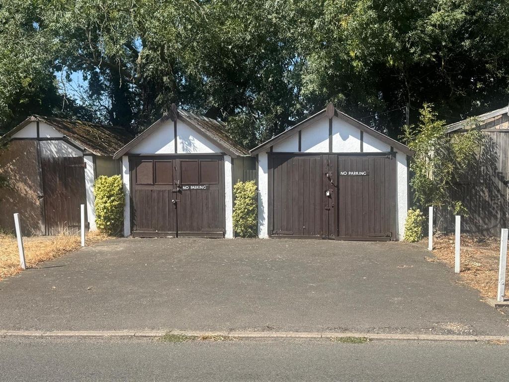Property photo 1 of 2 Le Garage Longmoor2.Png
