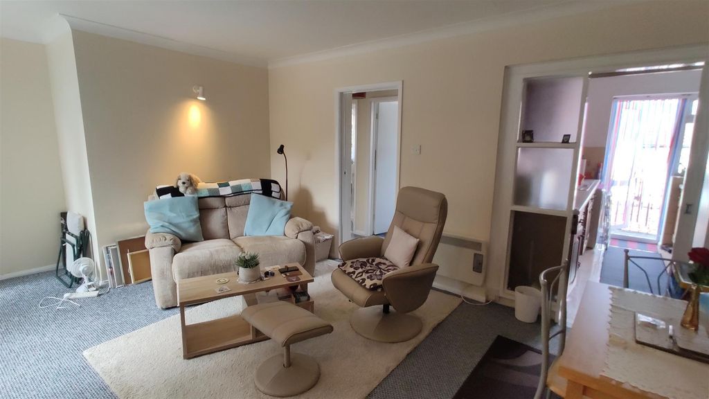 Property photo 2 of 9