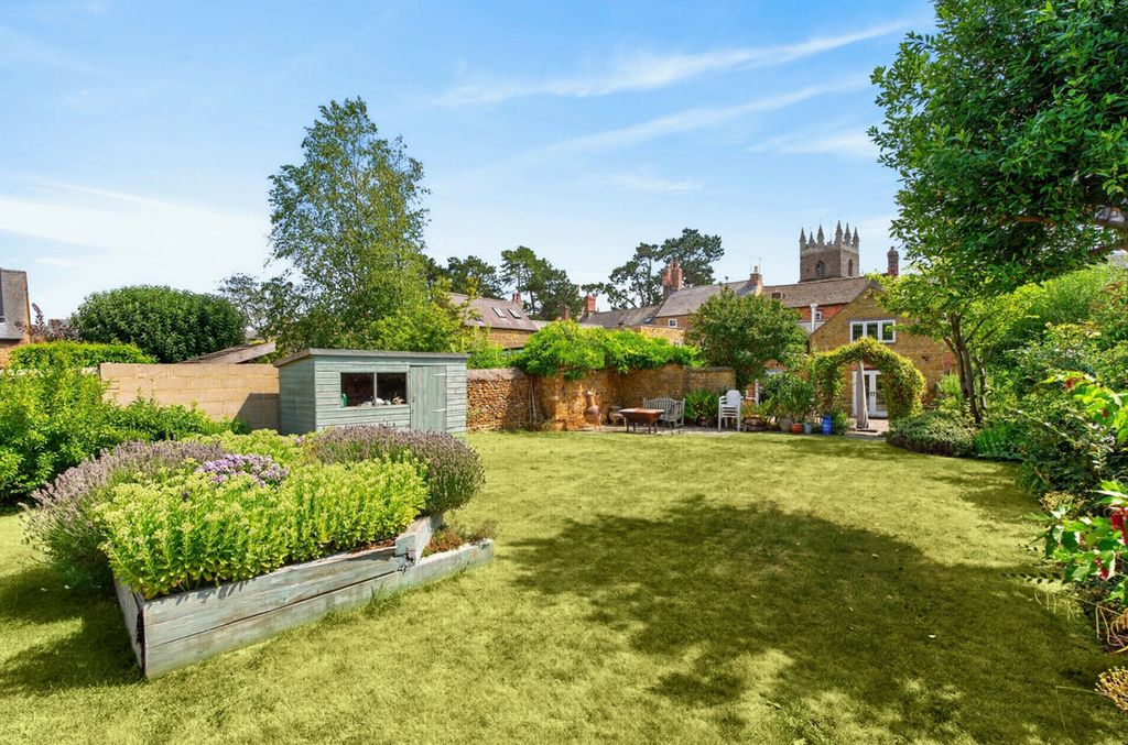 Property photo 2 of 49