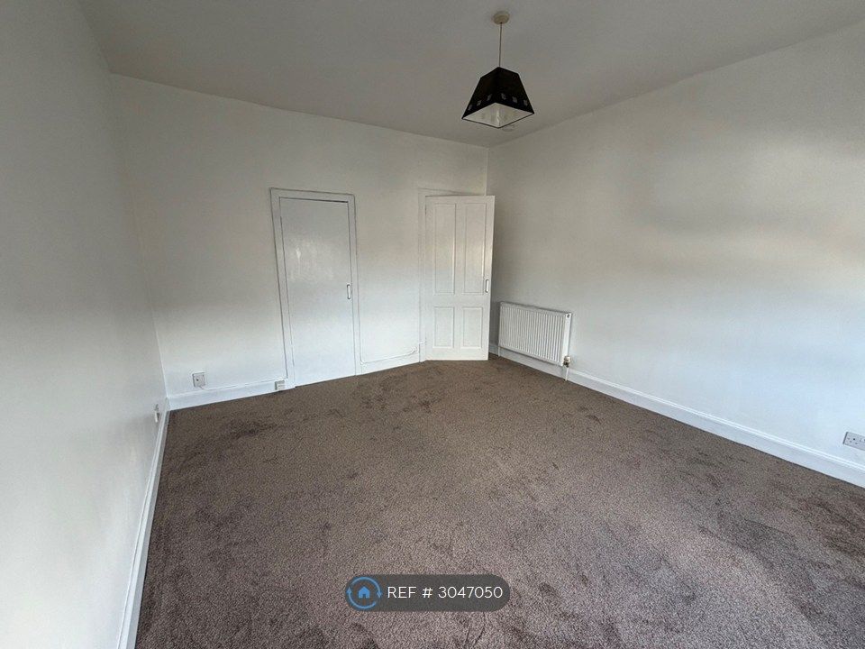 Property photo 3 of 11 Living Room