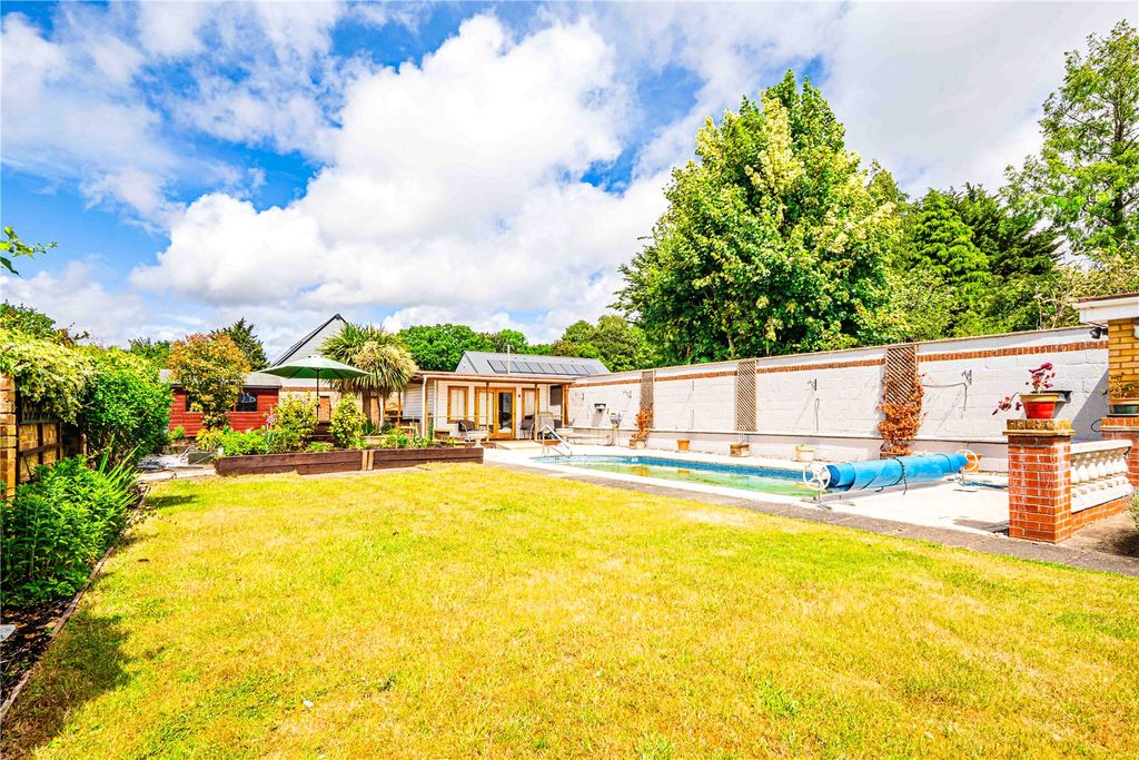 Property photo 2 of 20 Picture No. 35