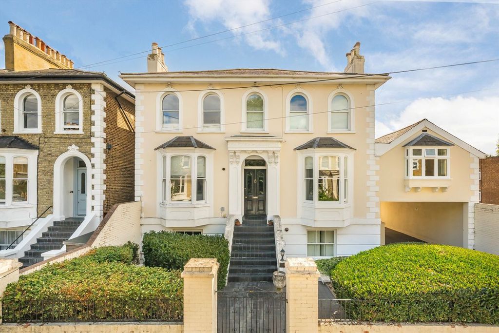 Property photo 1 of 6