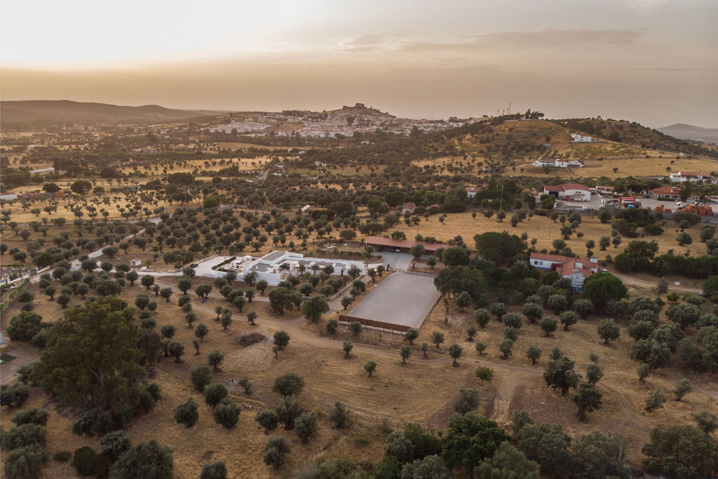 Property photo 1 of 33