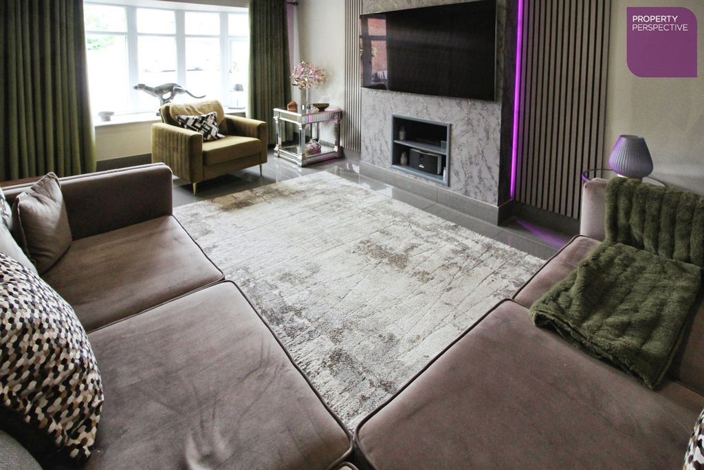 Property photo 2 of 17 Lounge