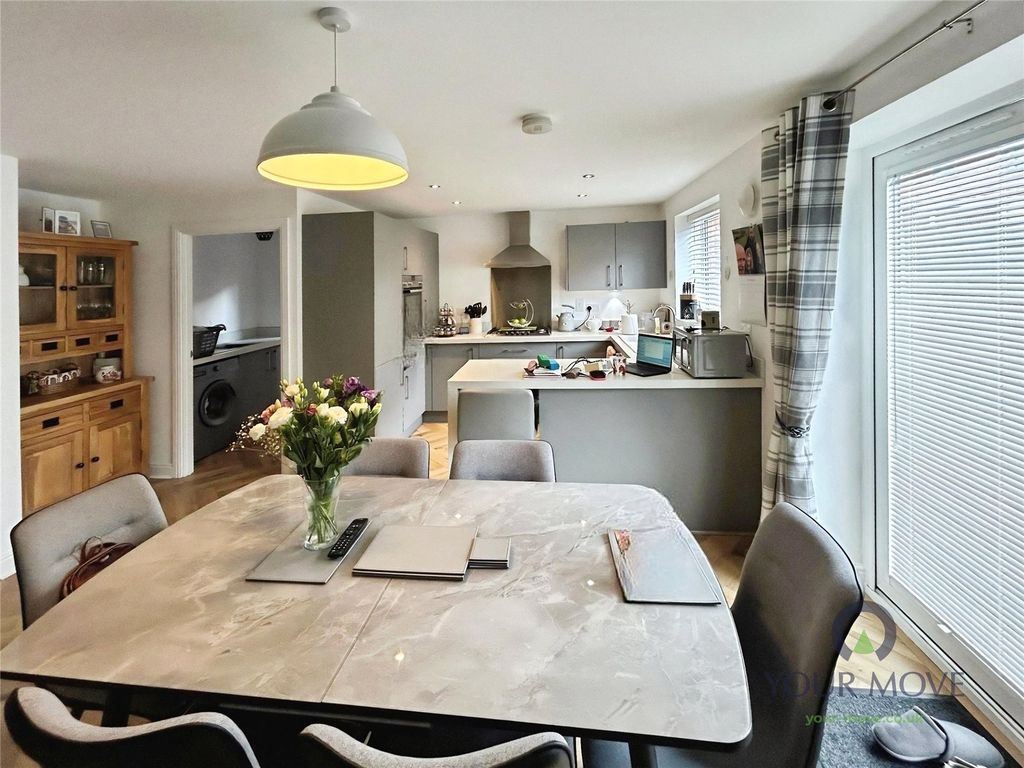 Property photo 3 of 22 Dining Kitchen