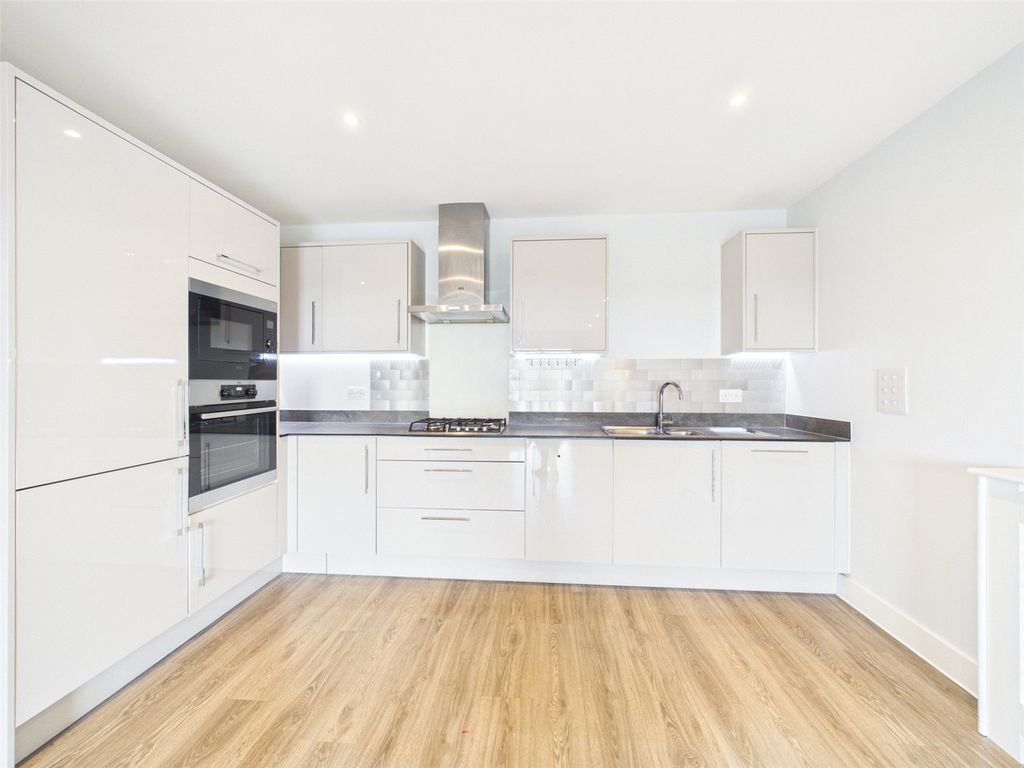 Property photo 3 of 16 Picture No. 12