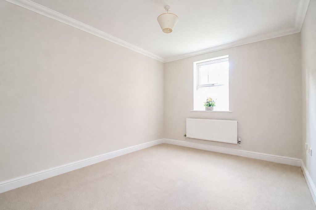 Additional image 13 of 2 bed flat for salePotters Place, Horsham RH12