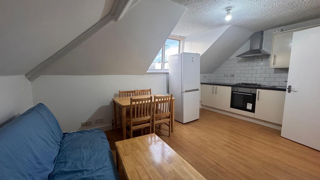 Property photo 2 of 8 Gallery