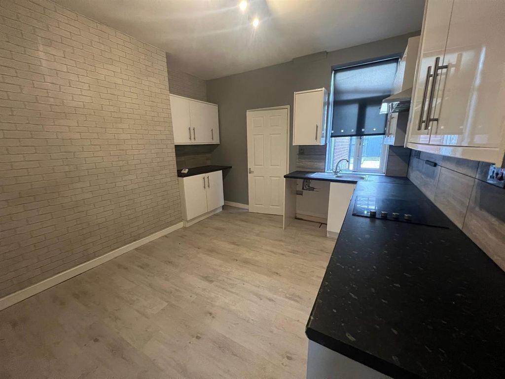 Property photo 3 of 11 Dining Kitchen