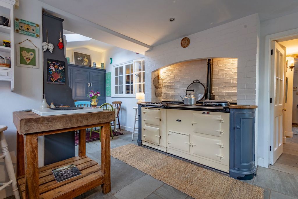 Property photo 3 of 37