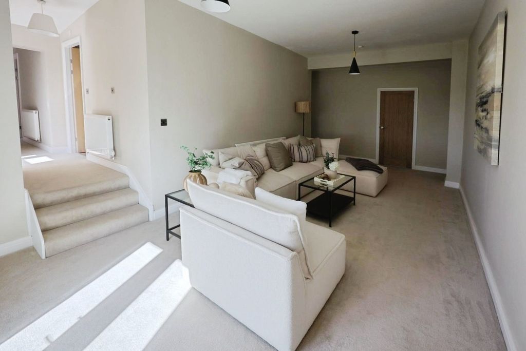 Property photo 3 of 17 Pbox-Img.Jpg