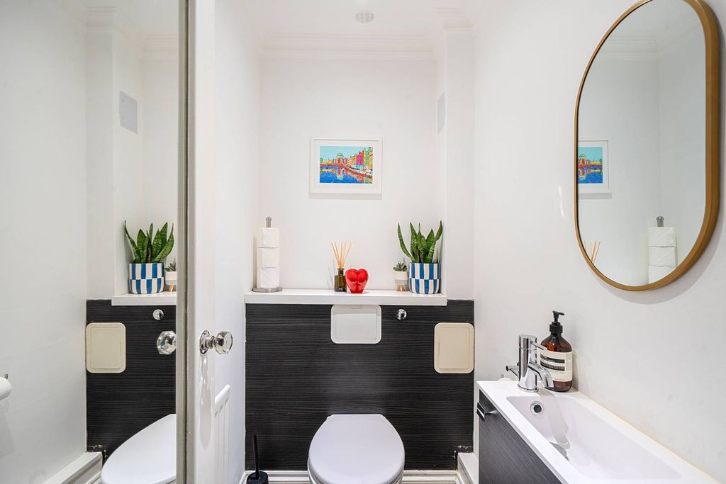 Property photo 2 of 21